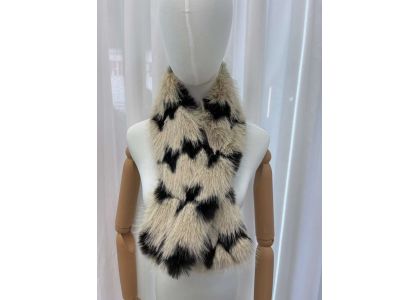 choose a faux fur scarf for winter 